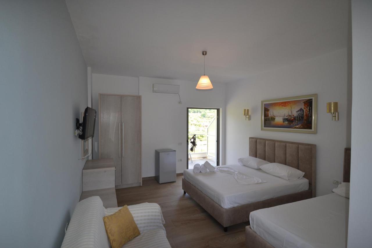 Bujtina Eleni Hotel Himare Exterior photo