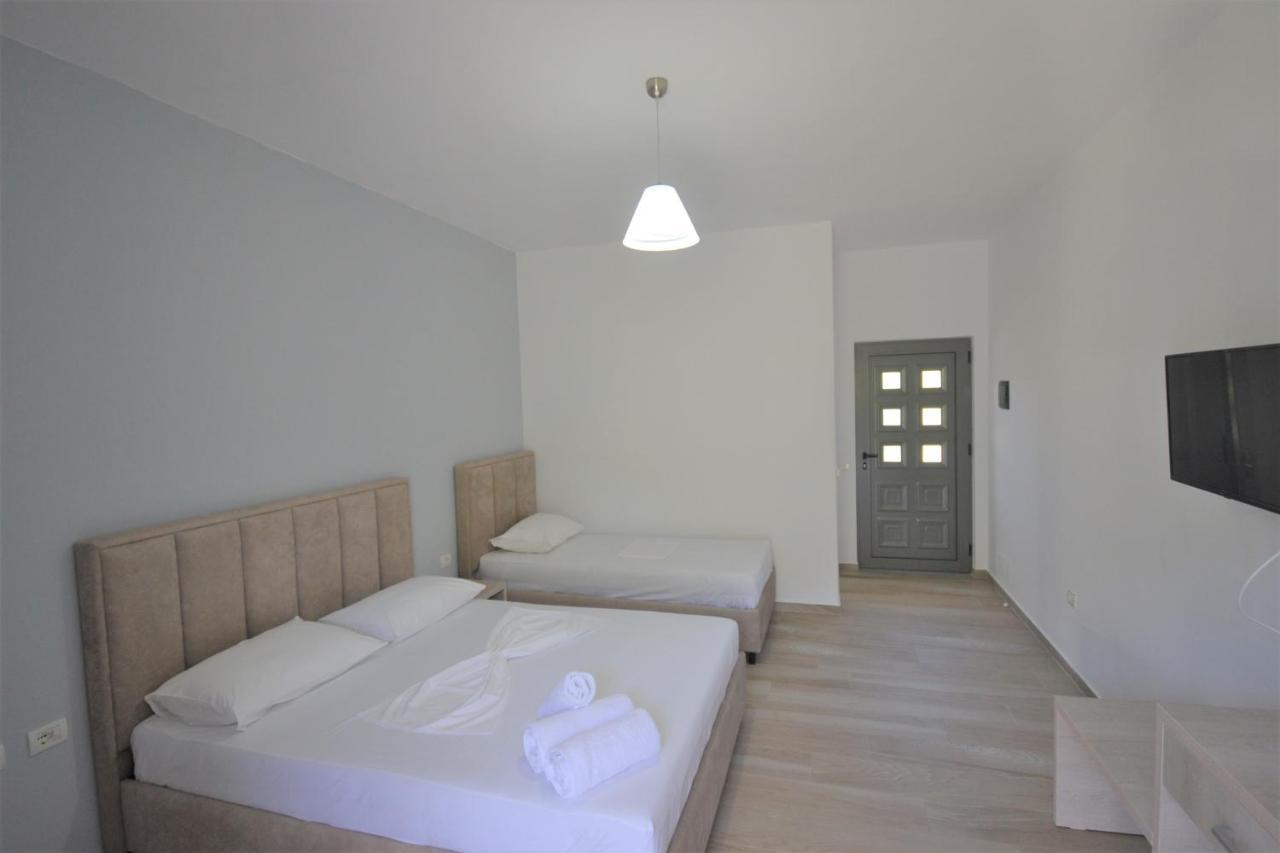 Bujtina Eleni Hotel Himare Exterior photo