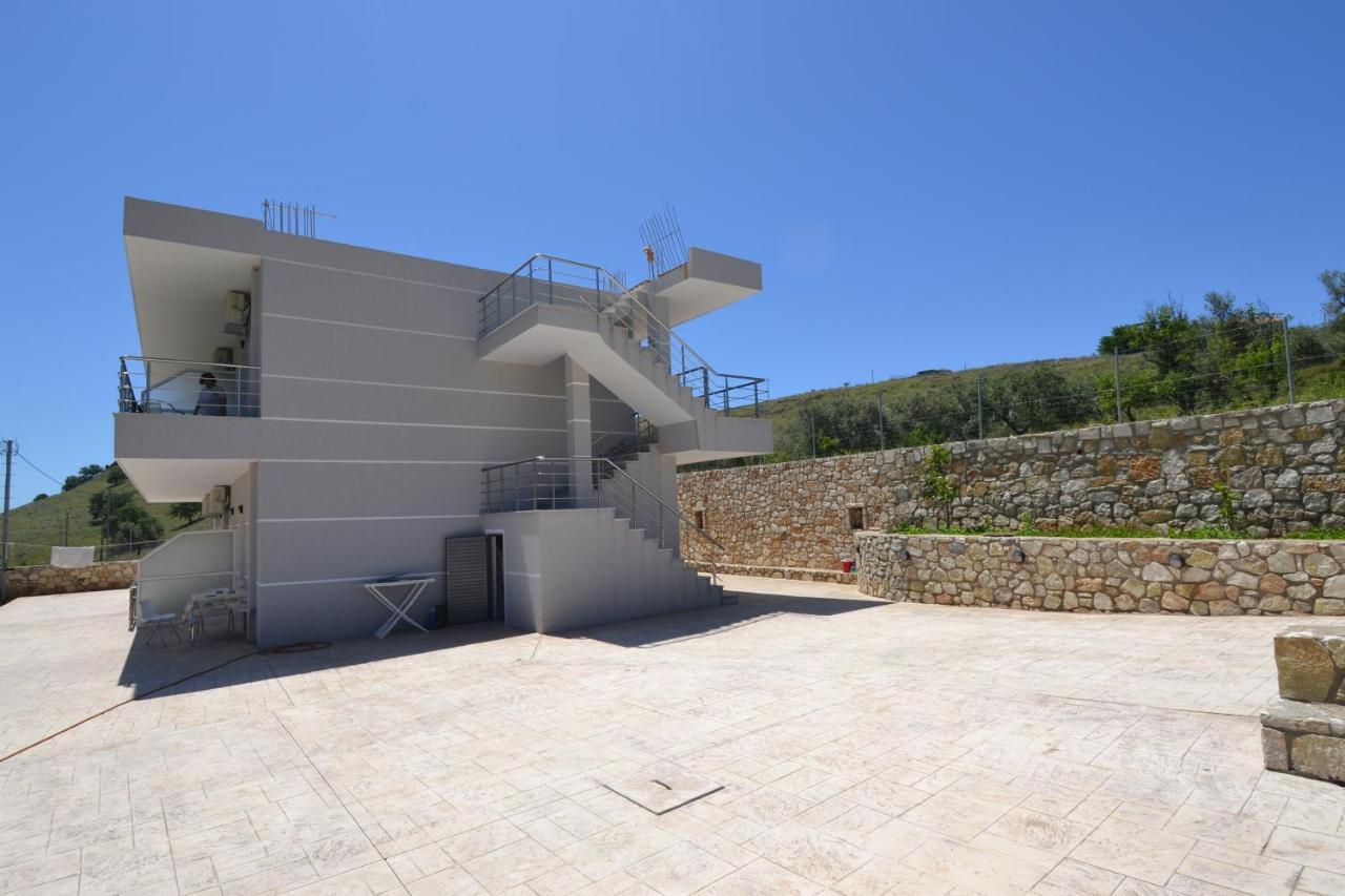 Bujtina Eleni Hotel Himare Exterior photo